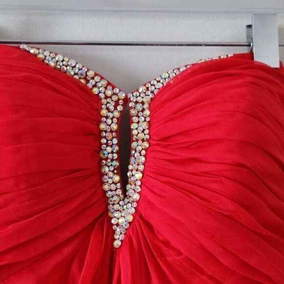 LA FEMME | gown embellished neckline and back red sz 4 - Picture 5 of 7